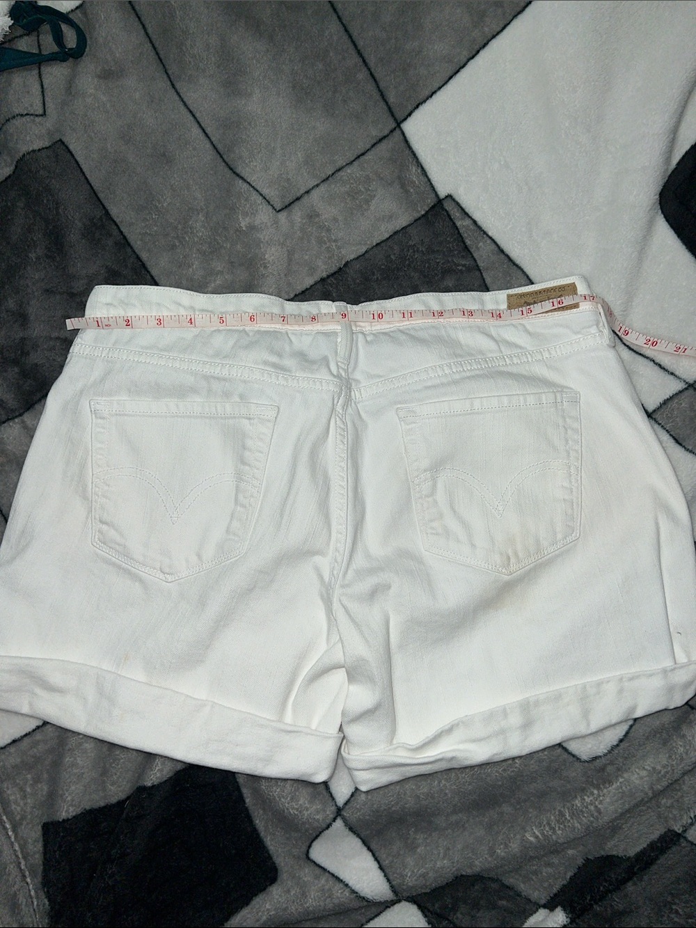 Levi’s Strauss Women’s White Denim Roll-Hem Shorts Size 12